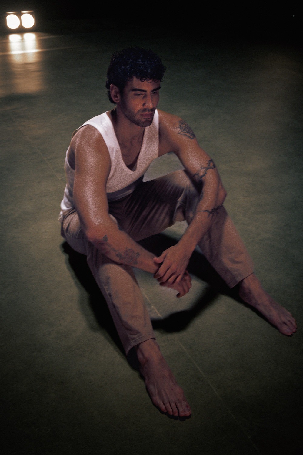 AEQUUS, a dancer on a bare stage